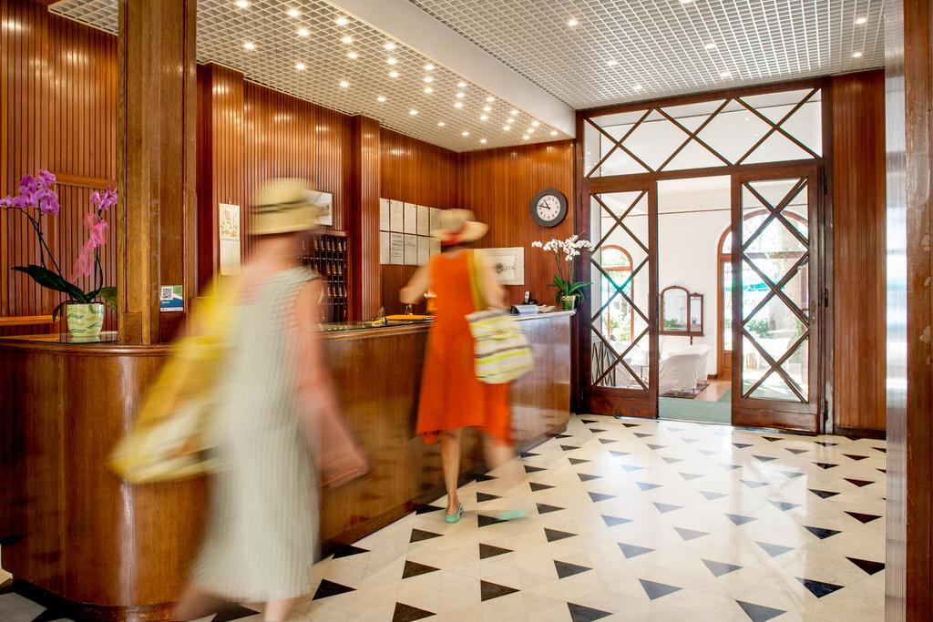 Hotel Beau Sejour アラッシオ エクステリア 写真