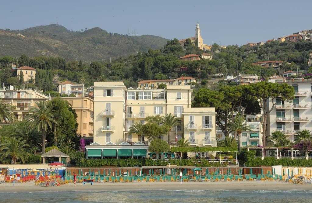 Hotel Beau Sejour アラッシオ エクステリア 写真